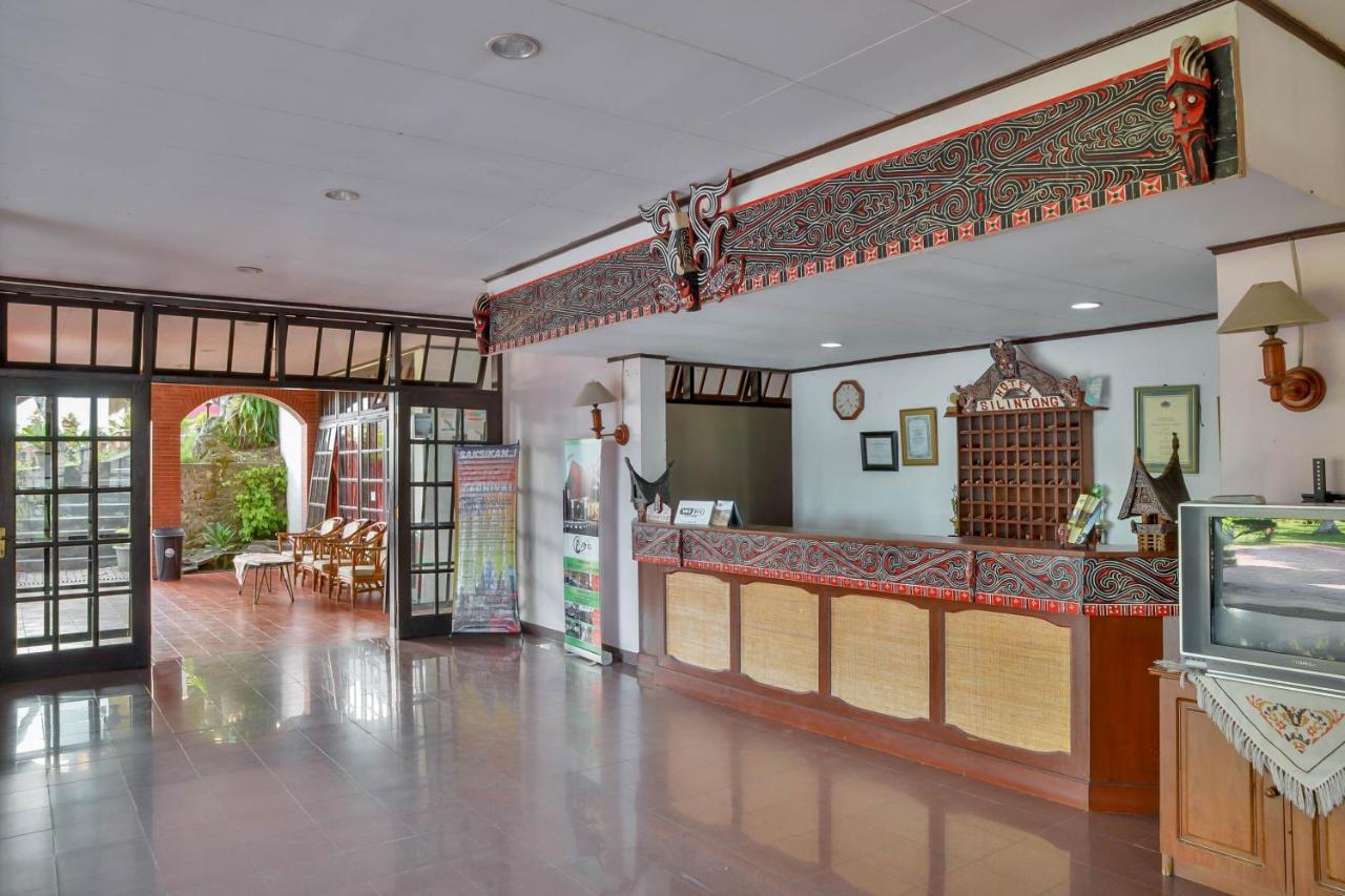 Silintong Hotel Ambarita Dış mekan fotoğraf