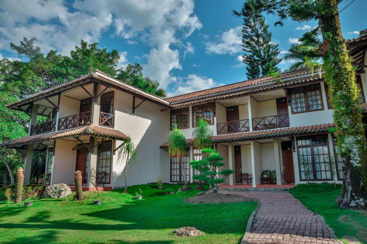 Silintong Hotel Ambarita Dış mekan fotoğraf