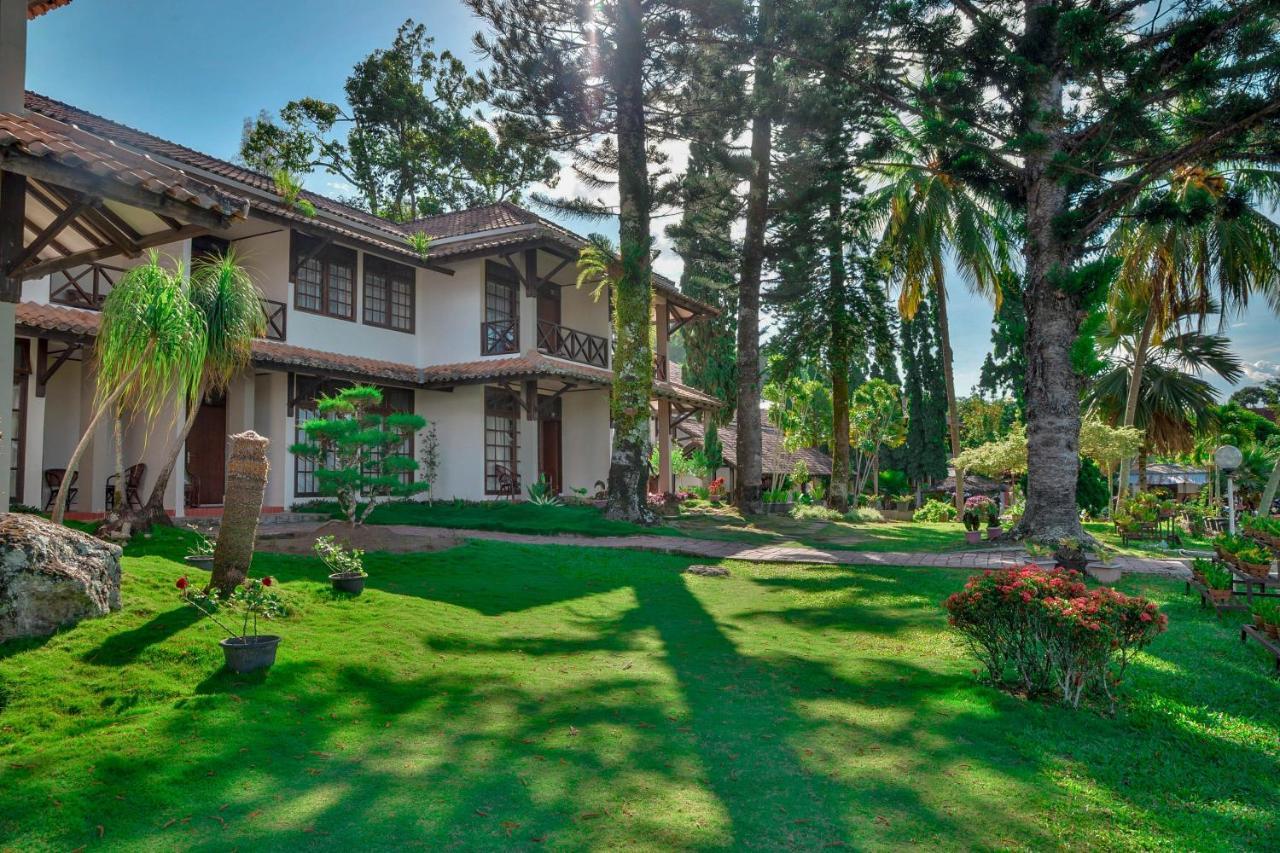Silintong Hotel Ambarita Dış mekan fotoğraf