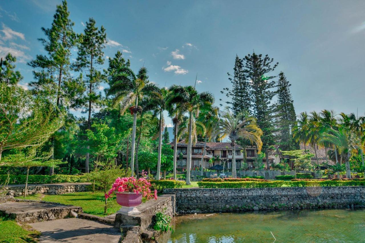 Silintong Hotel Ambarita Dış mekan fotoğraf